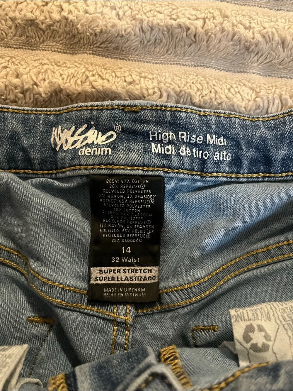 High-Waist Rolled Hem Denim Shorts - Blue